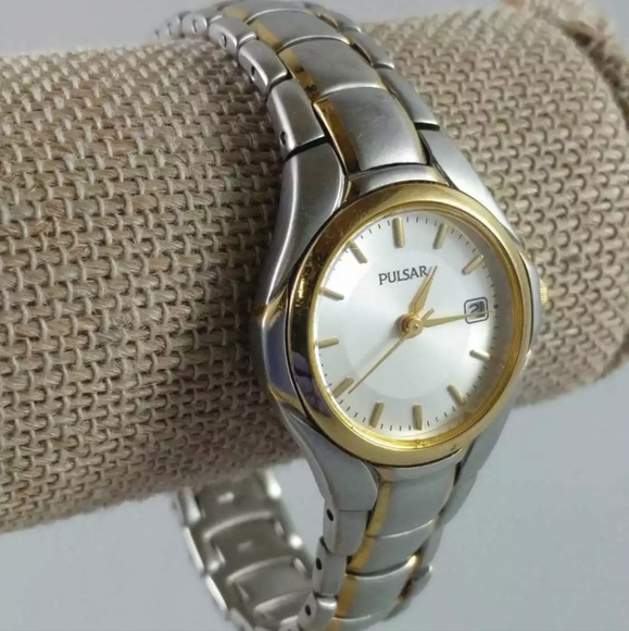 PULSAR WATCH WITH DATE. EXCELLENT CONDITION. New battery installed. Vtg - Picture 2 of 10